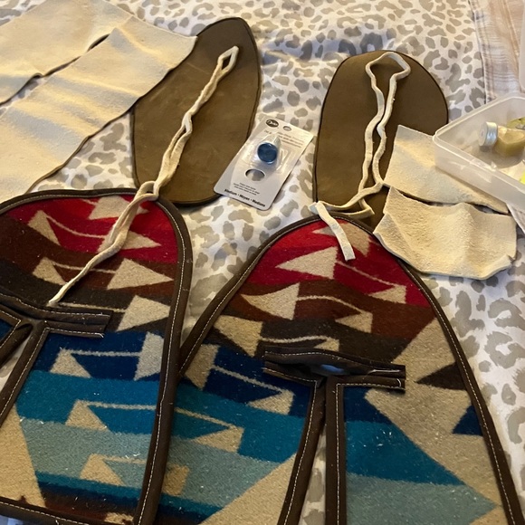 Pendleton Multicolor Patterned Moccasin kit - Picture 3 of 13